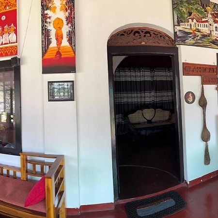 Lake Classical Guest House Kandy Exterior photo
