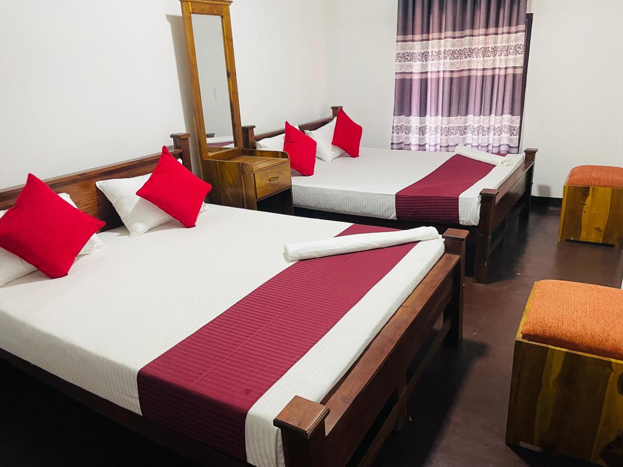 Lake Classical Guest House Kandy Exterior photo