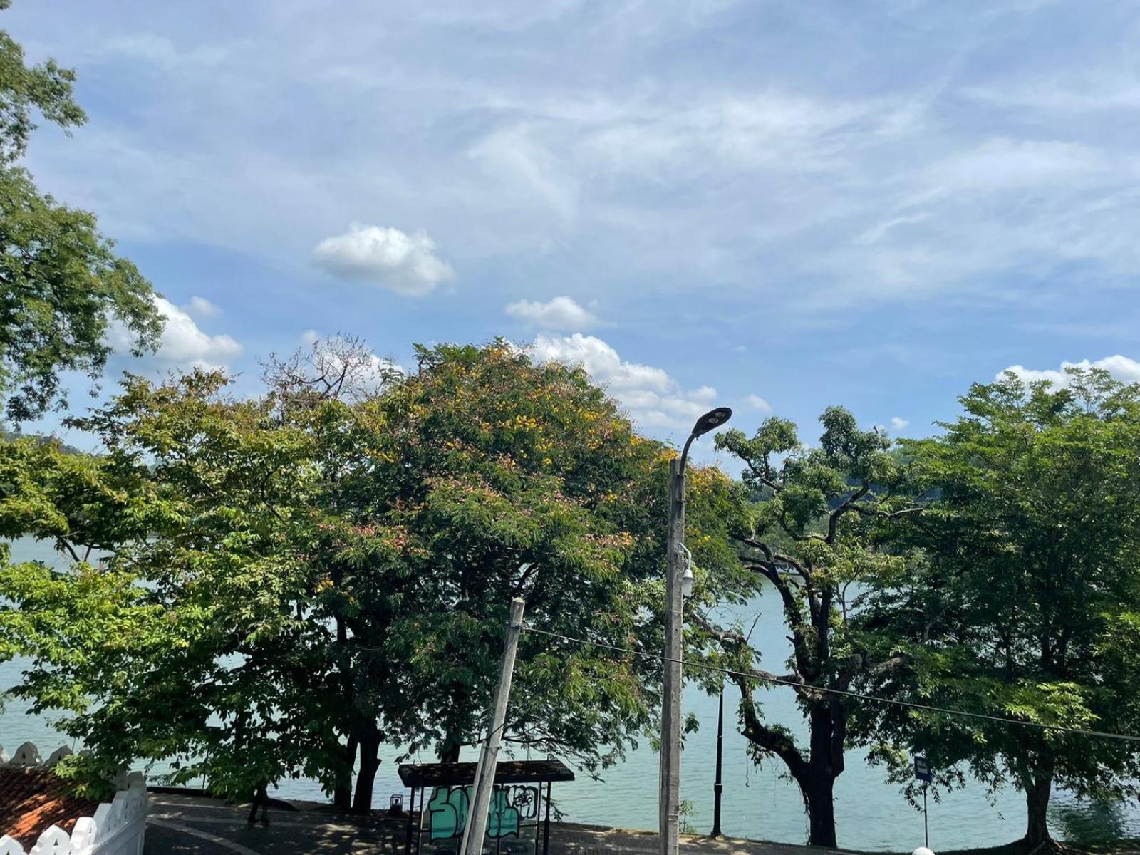 Lake Classical Guest House Kandy Exterior photo
