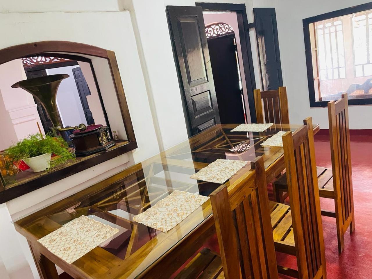 Lake Classical Guest House Kandy Exterior photo