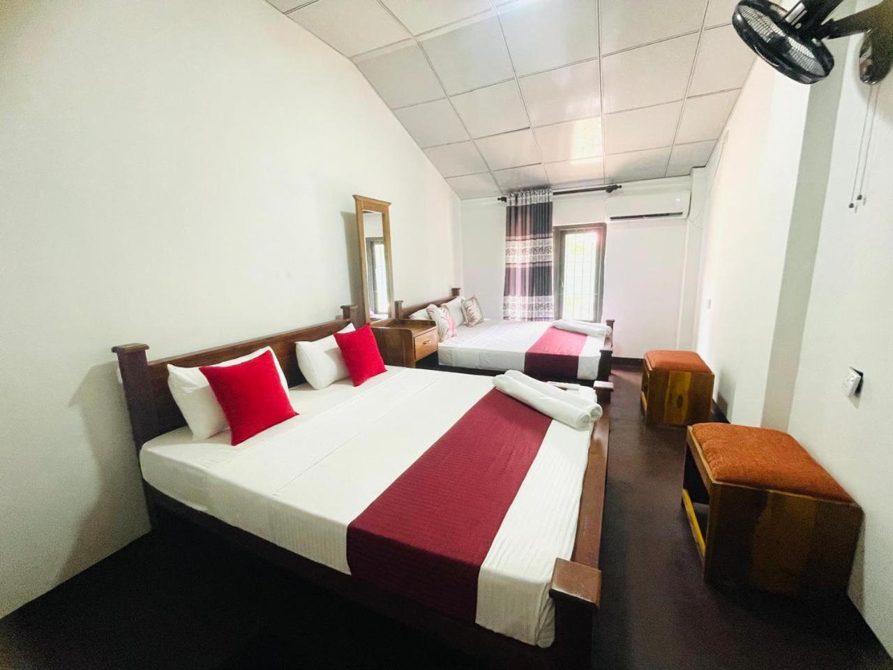 Lake Classical Guest House Kandy Exterior photo