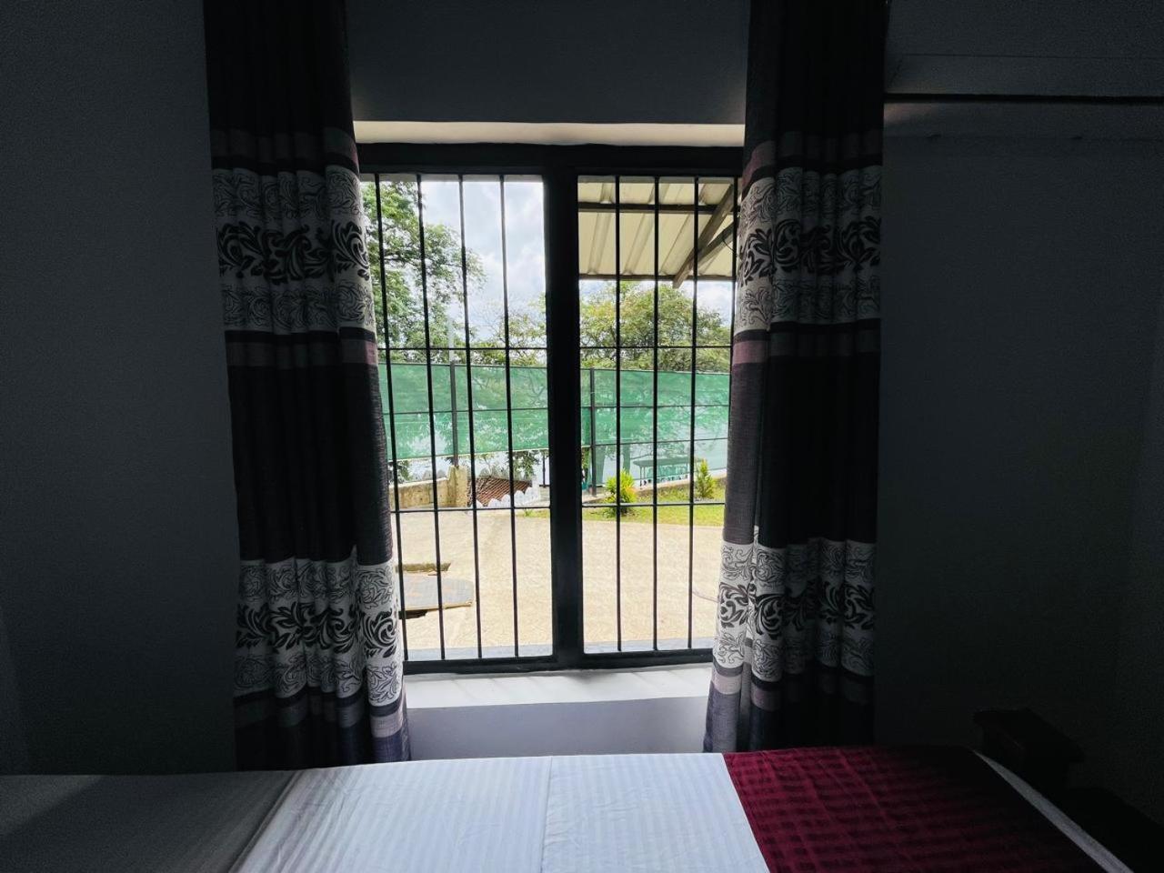 Lake Classical Guest House Kandy Exterior photo