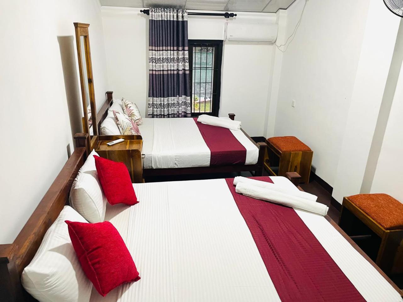 Lake Classical Guest House Kandy Exterior photo