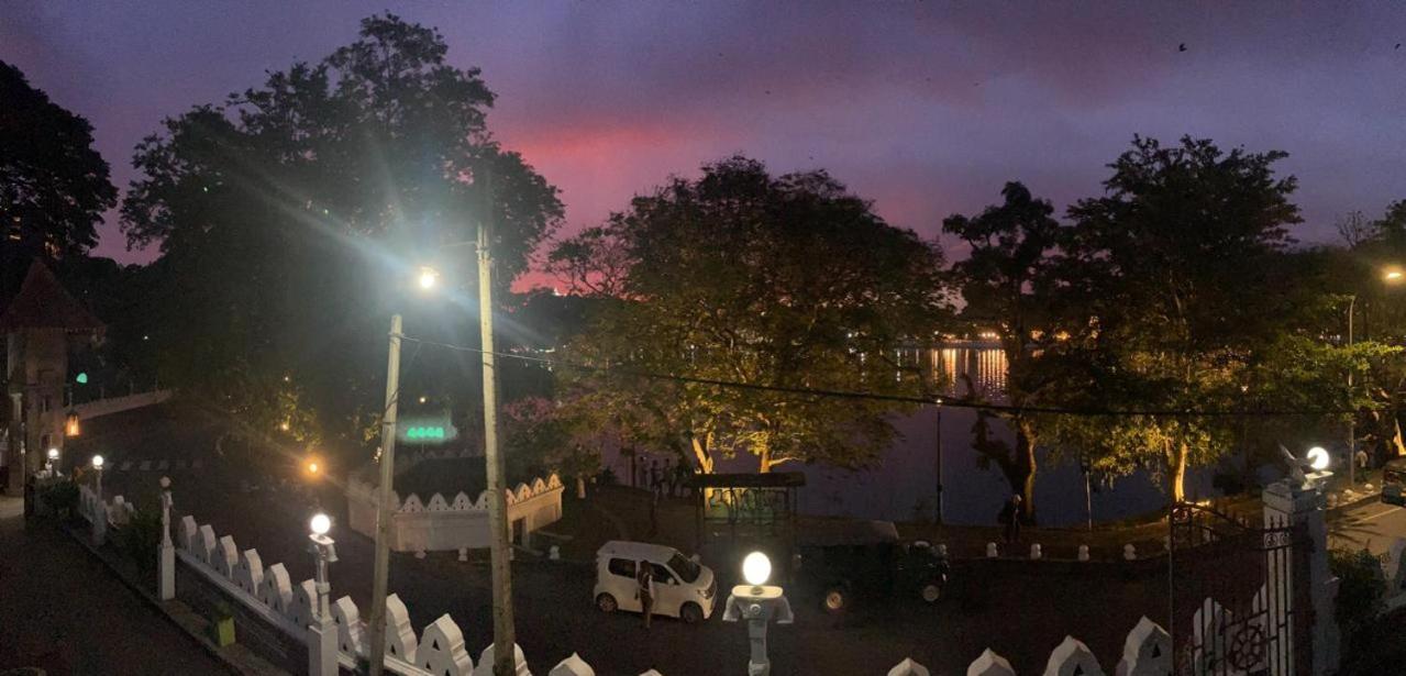 Lake Classical Guest House Kandy Exterior photo