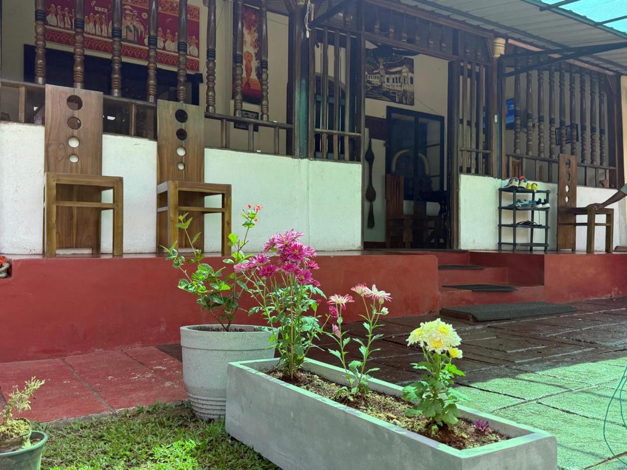 Lake Classical Guest House Kandy Exterior photo