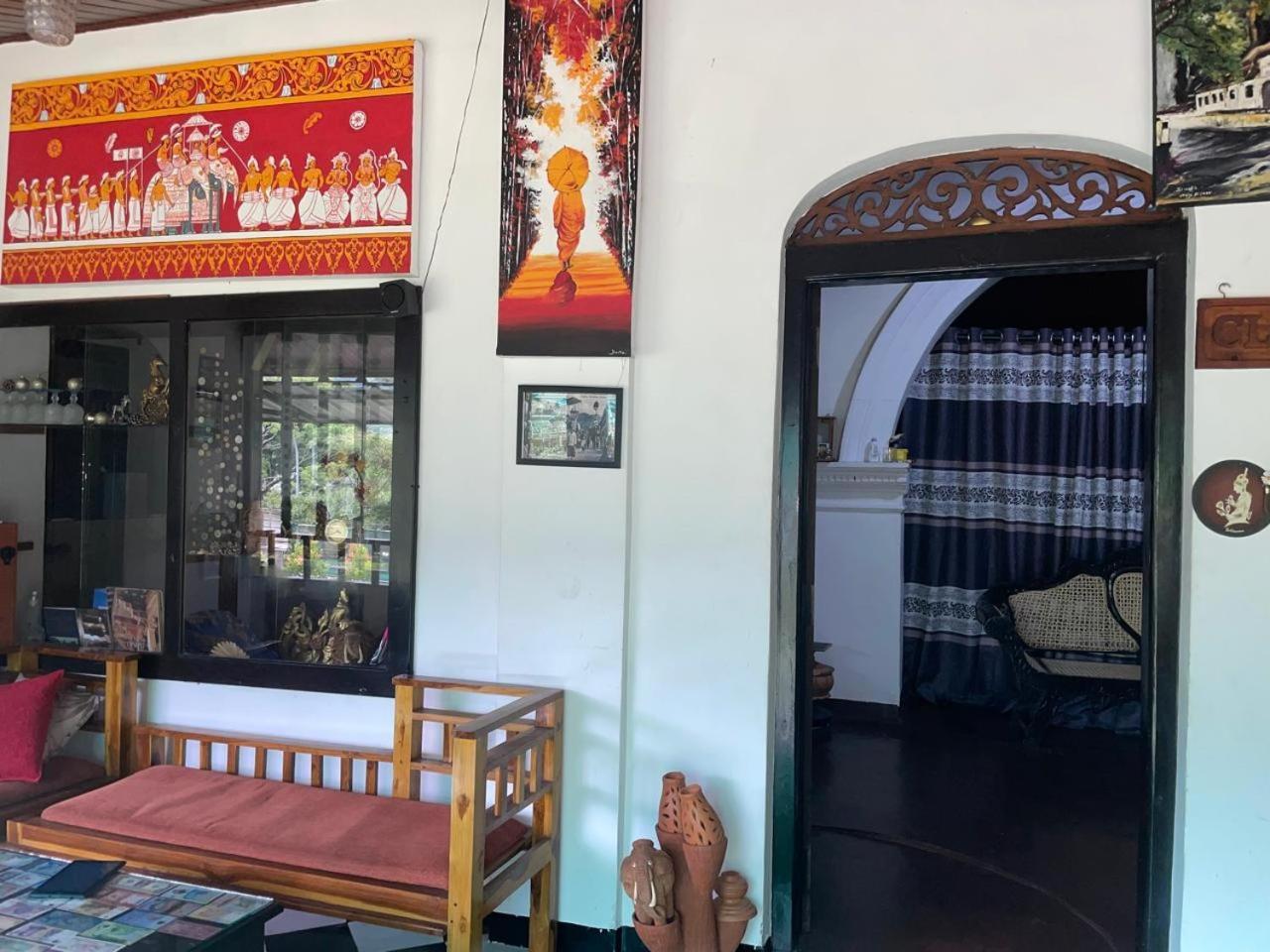 Lake Classical Guest House Kandy Exterior photo